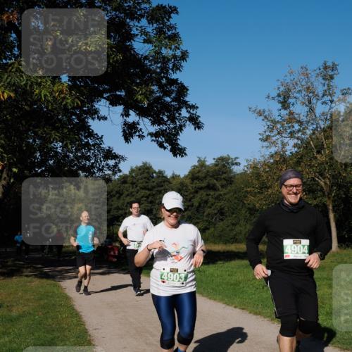 28.09.2025 - 33. Volkslauf durch das schöne Alstertal Fabian Wolf http://msf.ph/oto/8977032 28.09.2025 10:42:02 Laufen 4903, 4904 meine-sportfotos.de
