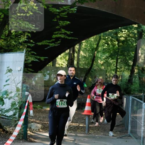 28.09.2025 - 33. Volkslauf durch das schöne Alstertal Fabian Wolf http://msf.ph/oto/8977228 28.09.2025 11:01:02 Laufen 4174, 4171 meine-sportfotos.de