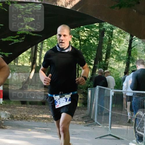 28.09.2025 - 33. Volkslauf durch das schöne Alstertal Fabian Wolf http://msf.ph/oto/8977392 28.09.2025 11:20:10 Laufen 3957 meine-sportfotos.de
