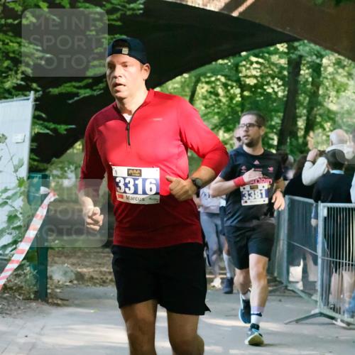 28.09.2025 - 33. Volkslauf durch das schöne Alstertal Fabian Wolf http://msf.ph/oto/8977422 28.09.2025 11:22:26 Laufen 3316, 3381 meine-sportfotos.de