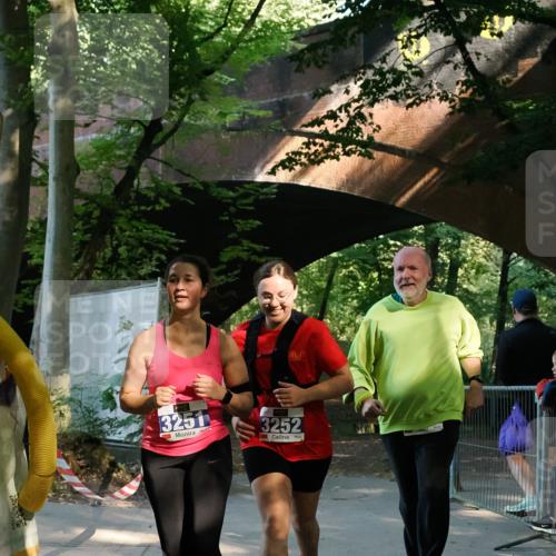 28.09.2025 - 33. Volkslauf durch das schöne Alstertal Fabian Wolf http://msf.ph/oto/8977721 28.09.2025 11:37:47 Laufen 3251, 3252 meine-sportfotos.de