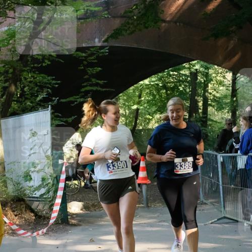 28.09.2025 - 33. Volkslauf durch das schöne Alstertal Fabian Wolf http://msf.ph/oto/8977889 28.09.2025 11:50:05 Laufen 3390, 3389 meine-sportfotos.de