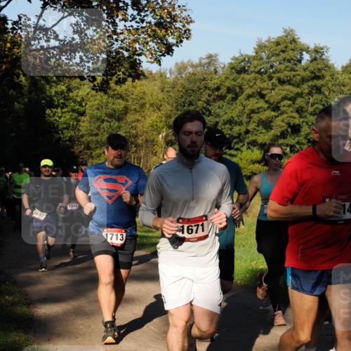 28.09.2025 - 33. Volkslauf durch das schöne Alstertal Fabian Wolf http://msf.ph/oto/8978339 28.09.2025 10:05:51 Laufen 1697, 1042, 713, 1671, 14 meine-sportfotos.de