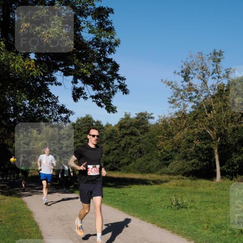 28.09.2025 - 33. Volkslauf durch das schöne Alstertal Fabian Wolf http://msf.ph/oto/8978500 28.09.2025 10:23:32 Laufen 2479, 2455 meine-sportfotos.de