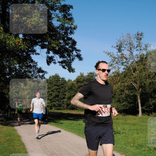 28.09.2025 - 33. Volkslauf durch das schöne Alstertal Fabian Wolf http://msf.ph/oto/8978507 28.09.2025 10:23:33 Laufen 2479, 55 meine-sportfotos.de