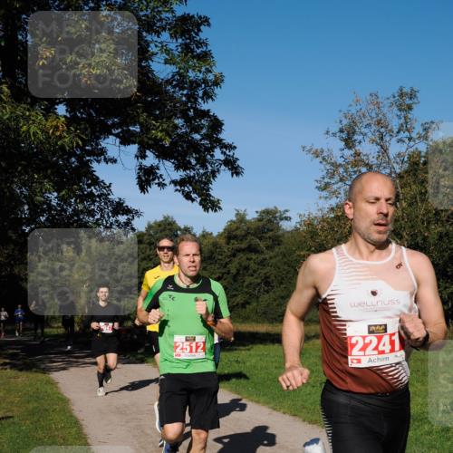 28.09.2025 - 33. Volkslauf durch das schöne Alstertal Fabian Wolf http://msf.ph/oto/8978523 28.09.2025 10:23:38 Laufen 0, 2512, 2241 meine-sportfotos.de