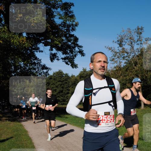 28.09.2025 - 33. Volkslauf durch das schöne Alstertal Fabian Wolf http://msf.ph/oto/8978659 28.09.2025 10:24:28 Laufen 2272, 2595, 2213 meine-sportfotos.de
