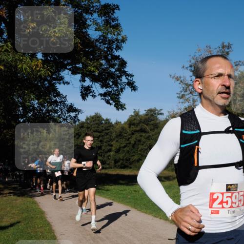 28.09.2025 - 33. Volkslauf durch das schöne Alstertal Fabian Wolf http://msf.ph/oto/8978661 28.09.2025 10:24:29 Laufen 2595 meine-sportfotos.de