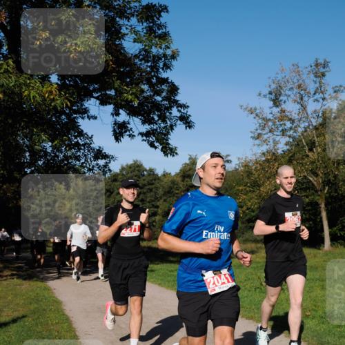 28.09.2025 - 33. Volkslauf durch das schöne Alstertal Fabian Wolf http://msf.ph/oto/8978743 28.09.2025 10:24:40 Laufen 2271, 2062, 2041 meine-sportfotos.de