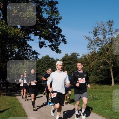 28.09.2025 - 33. Volkslauf durch das schöne Alstertal Fabian Wolf http://msf.ph/oto/8978751 28.09.2025 10:24:43 Laufen 2304, 110, 2109 meine-sportfotos.de