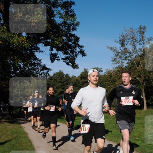 28.09.2025 - 33. Volkslauf durch das schöne Alstertal Fabian Wolf http://msf.ph/oto/8978755 28.09.2025 10:24:44 Laufen 304, 2110, 2109 meine-sportfotos.de