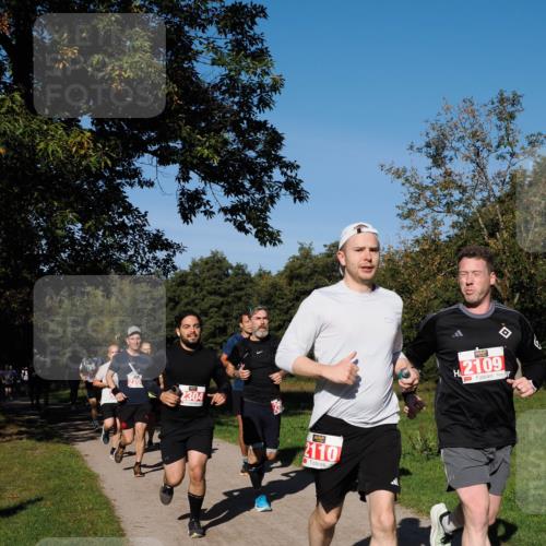 28.09.2025 - 33. Volkslauf durch das schöne Alstertal Fabian Wolf http://msf.ph/oto/8978756 28.09.2025 10:24:44 Laufen 2304, 2110, 2109 meine-sportfotos.de