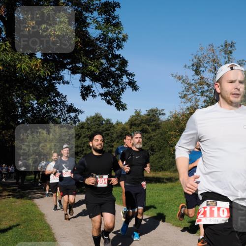 28.09.2025 - 33. Volkslauf durch das schöne Alstertal Fabian Wolf http://msf.ph/oto/8978759 28.09.2025 10:24:44 Laufen 2208, 2304, 2110 meine-sportfotos.de