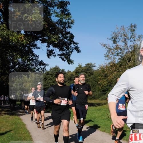 28.09.2025 - 33. Volkslauf durch das schöne Alstertal Fabian Wolf http://msf.ph/oto/8978760 28.09.2025 10:24:44 Laufen 1228, 304, 2571, 110 meine-sportfotos.de