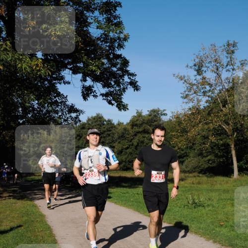 28.09.2025 - 33. Volkslauf durch das schöne Alstertal Fabian Wolf http://msf.ph/oto/8978772 28.09.2025 10:24:48 Laufen 2339, 2331 meine-sportfotos.de