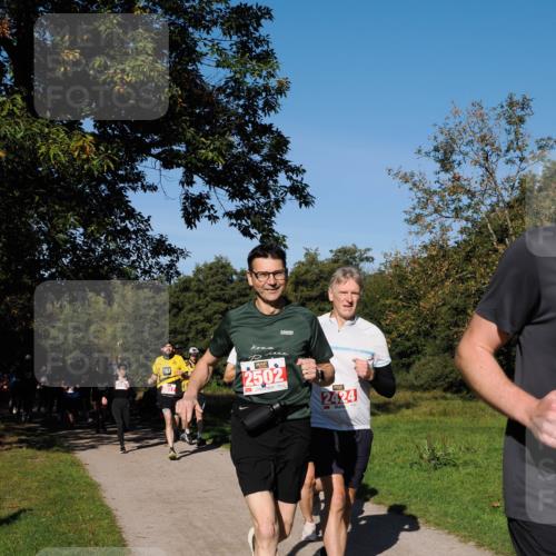 28.09.2025 - 33. Volkslauf durch das schöne Alstertal Fabian Wolf http://msf.ph/oto/8978839 28.09.2025 10:25:01 Laufen 1, 1, 2017, 2502, 2424 meine-sportfotos.de