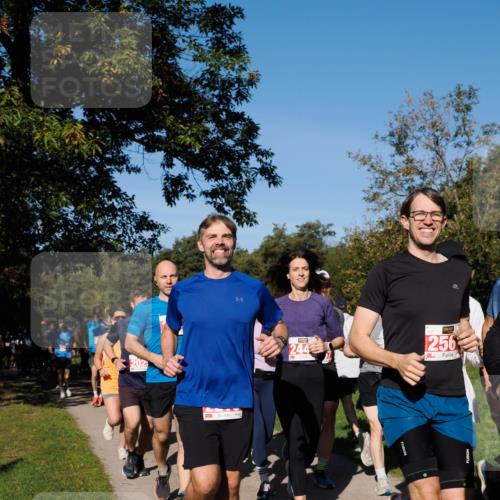 28.09.2025 - 33. Volkslauf durch das schöne Alstertal Fabian Wolf http://msf.ph/oto/8978902 28.09.2025 10:25:10 Laufen 244, 256 meine-sportfotos.de