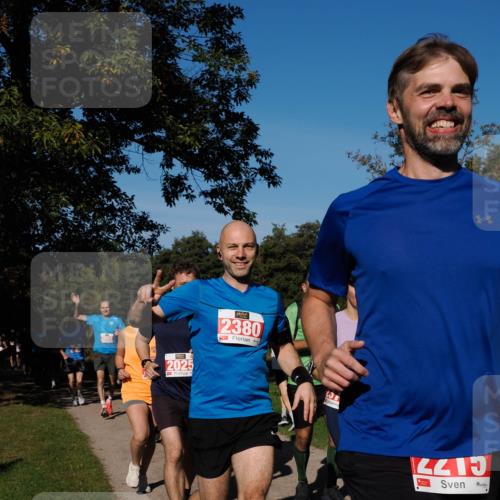 28.09.2025 - 33. Volkslauf durch das schöne Alstertal Fabian Wolf http://msf.ph/oto/8978909 28.09.2025 10:25:11 Laufen 2999, 2025, 2380 meine-sportfotos.de