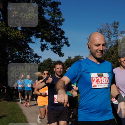 28.09.2025 - 33. Volkslauf durch das schöne Alstertal Fabian Wolf http://msf.ph/oto/8978912 28.09.2025 10:25:11 Laufen 2999, 2380 meine-sportfotos.de