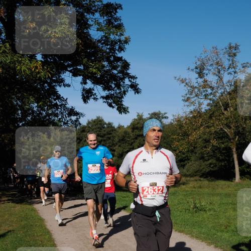 28.09.2025 - 33. Volkslauf durch das schöne Alstertal Fabian Wolf http://msf.ph/oto/8978926 28.09.2025 10:25:13 Laufen 2999, 2207, 22, 2632 meine-sportfotos.de