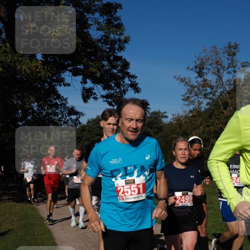 28.09.2025 - 33. Volkslauf durch das schöne Alstertal Fabian Wolf http://msf.ph/oto/8978965 28.09.2025 10:25:19 Laufen 2204, 2551, 2499, 24 meine-sportfotos.de