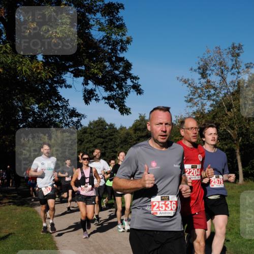 28.09.2025 - 33. Volkslauf durch das schöne Alstertal Fabian Wolf http://msf.ph/oto/8978974 28.09.2025 10:25:21 Laufen 2090, 59, 2204, 2536, 2579 meine-sportfotos.de