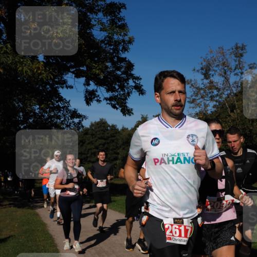 28.09.2025 - 33. Volkslauf durch das schöne Alstertal Fabian Wolf http://msf.ph/oto/8978980 28.09.2025 10:25:22 Laufen 2088, 2617, 2090 meine-sportfotos.de