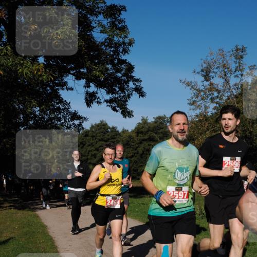 28.09.2025 - 33. Volkslauf durch das schöne Alstertal Fabian Wolf http://msf.ph/oto/8979023 28.09.2025 10:25:35 Laufen 2469, 2597, 2596 meine-sportfotos.de