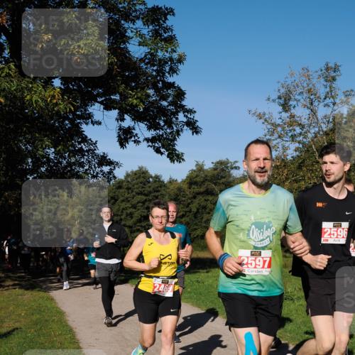 28.09.2025 - 33. Volkslauf durch das schöne Alstertal Fabian Wolf http://msf.ph/oto/8979024 28.09.2025 10:25:35 Laufen 2469, 2597, 2596 meine-sportfotos.de