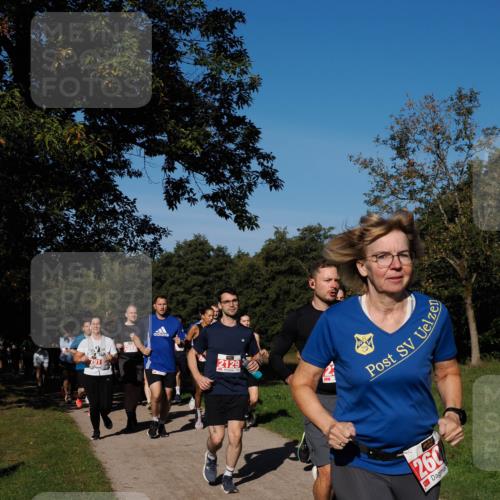 28.09.2025 - 33. Volkslauf durch das schöne Alstertal Fabian Wolf http://msf.ph/oto/8979061 28.09.2025 10:25:40 Laufen 2562, 2129, 260 meine-sportfotos.de