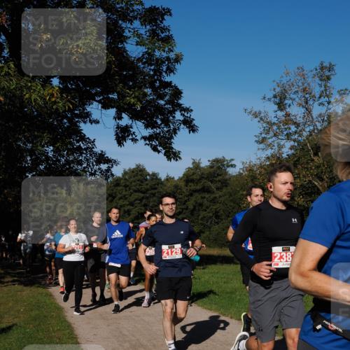 28.09.2025 - 33. Volkslauf durch das schöne Alstertal Fabian Wolf http://msf.ph/oto/8979064 28.09.2025 10:25:40 Laufen 2392, 2129, 238 meine-sportfotos.de