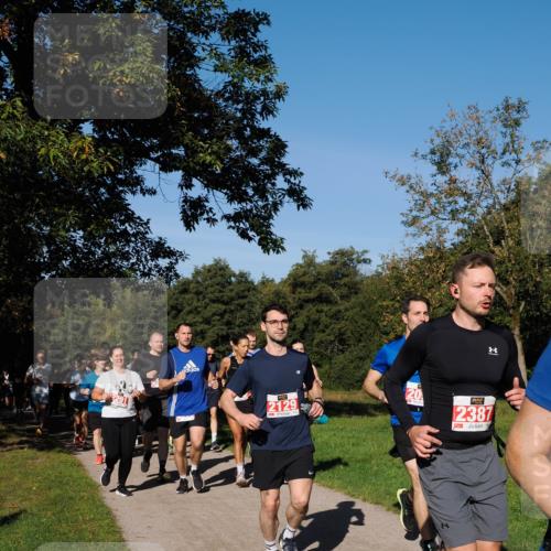 28.09.2025 - 33. Volkslauf durch das schöne Alstertal Fabian Wolf http://msf.ph/oto/8979065 28.09.2025 10:25:40 Laufen 2129, 20, 2387 meine-sportfotos.de