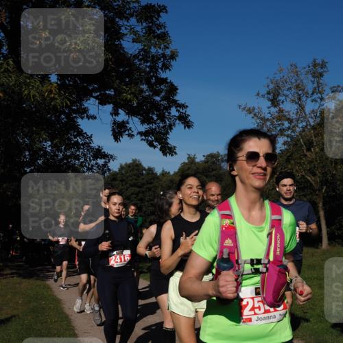 28.09.2025 - 33. Volkslauf durch das schöne Alstertal Fabian Wolf http://msf.ph/oto/8979111 28.09.2025 10:25:50 Laufen 2416, 3, 7, 25 meine-sportfotos.de