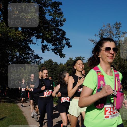 28.09.2025 - 33. Volkslauf durch das schöne Alstertal Fabian Wolf http://msf.ph/oto/8979112 28.09.2025 10:25:50 Laufen 2181, 2416, 2367, 254 meine-sportfotos.de