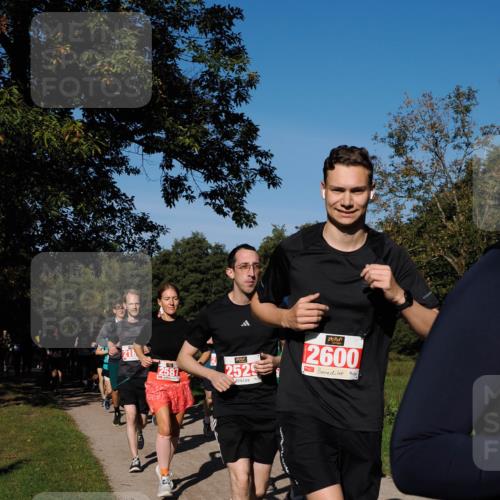 28.09.2025 - 33. Volkslauf durch das schöne Alstertal Fabian Wolf http://msf.ph/oto/8979120 28.09.2025 10:25:51 Laufen 2529, 2600 meine-sportfotos.de