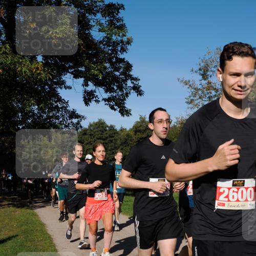 28.09.2025 - 33. Volkslauf durch das schöne Alstertal Fabian Wolf http://msf.ph/oto/8979123 28.09.2025 10:25:52 Laufen 2600 meine-sportfotos.de