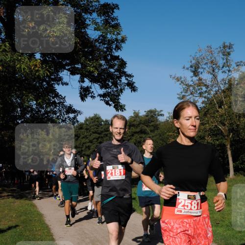28.09.2025 - 33. Volkslauf durch das schöne Alstertal Fabian Wolf http://msf.ph/oto/8979125 28.09.2025 10:25:53 Laufen 2096, 2181, 2581 meine-sportfotos.de