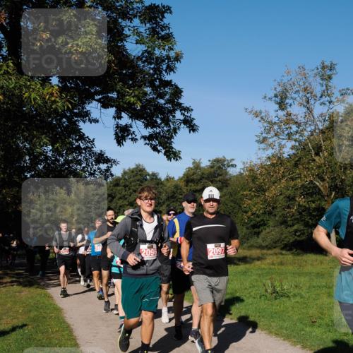 28.09.2025 - 33. Volkslauf durch das schöne Alstertal Fabian Wolf http://msf.ph/oto/8979133 28.09.2025 10:25:54 Laufen 2431, 2096, 2097 meine-sportfotos.de
