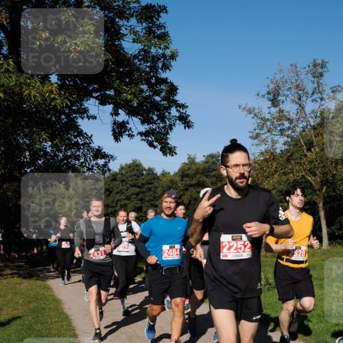 28.09.2025 - 33. Volkslauf durch das schöne Alstertal Fabian Wolf http://msf.ph/oto/8979140 28.09.2025 10:25:56 Laufen 2431, 2484, 2252, 2528 meine-sportfotos.de