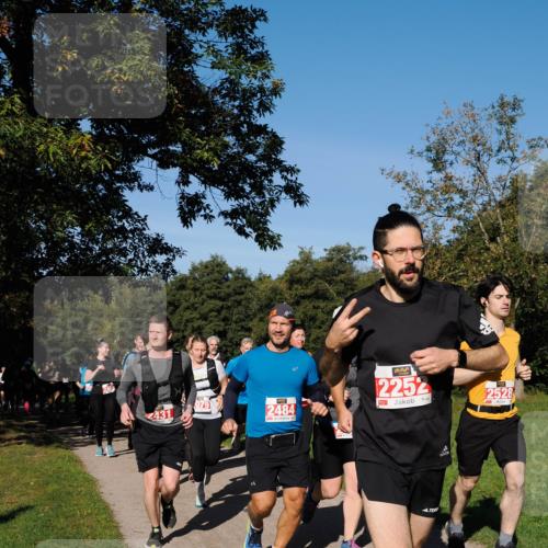 28.09.2025 - 33. Volkslauf durch das schöne Alstertal Fabian Wolf http://msf.ph/oto/8979141 28.09.2025 10:25:56 Laufen 431, 2484, 2252, 2528 meine-sportfotos.de