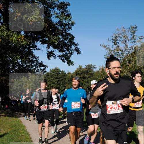28.09.2025 - 33. Volkslauf durch das schöne Alstertal Fabian Wolf http://msf.ph/oto/8979142 28.09.2025 10:25:56 Laufen 2431, 2079, 2484, 2420, 2252, 2528 meine-sportfotos.de