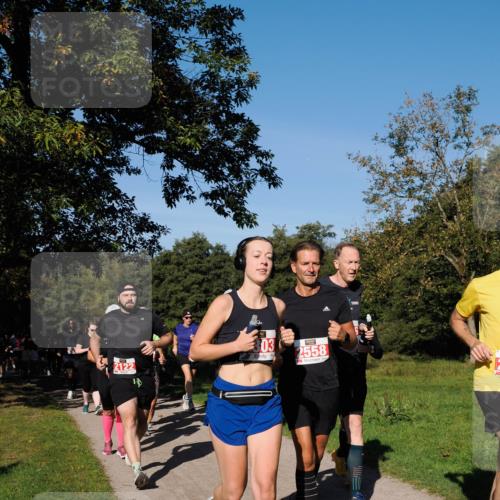28.09.2025 - 33. Volkslauf durch das schöne Alstertal Fabian Wolf http://msf.ph/oto/8979197 28.09.2025 10:26:04 Laufen 2122, 303, 2558, 2 meine-sportfotos.de