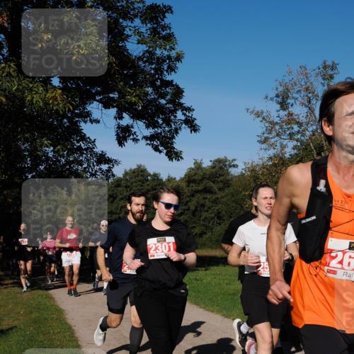 28.09.2025 - 33. Volkslauf durch das schöne Alstertal Fabian Wolf http://msf.ph/oto/8979229 28.09.2025 10:26:08 Laufen 2179, 2301, 26 meine-sportfotos.de