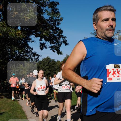 28.09.2025 - 33. Volkslauf durch das schöne Alstertal Fabian Wolf http://msf.ph/oto/8979281 28.09.2025 10:26:16 Laufen 2177, 2998, 2163, 233 meine-sportfotos.de