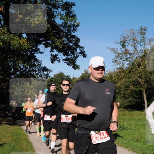 28.09.2025 - 33. Volkslauf durch das schöne Alstertal Fabian Wolf http://msf.ph/oto/8979299 28.09.2025 10:26:18 Laufen 239, 2523, 2544 meine-sportfotos.de
