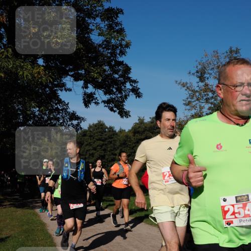 28.09.2025 - 33. Volkslauf durch das schöne Alstertal Fabian Wolf http://msf.ph/oto/8979317 28.09.2025 10:26:25 Laufen 23, 254 meine-sportfotos.de