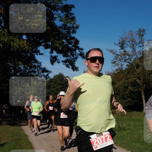 28.09.2025 - 33. Volkslauf durch das schöne Alstertal Fabian Wolf http://msf.ph/oto/8979368 28.09.2025 10:26:31 Laufen 2121, 2464, 2072 meine-sportfotos.de