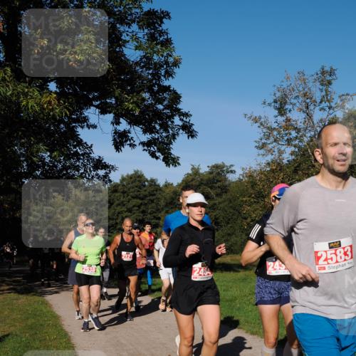 28.09.2025 - 33. Volkslauf durch das schöne Alstertal Fabian Wolf http://msf.ph/oto/8979371 28.09.2025 10:26:32 Laufen 2538, 2464, 243, 2583 meine-sportfotos.de