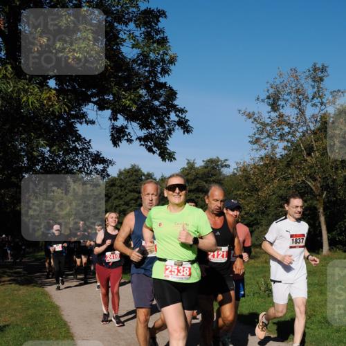 28.09.2025 - 33. Volkslauf durch das schöne Alstertal Fabian Wolf http://msf.ph/oto/8979385 28.09.2025 10:26:34 Laufen 2410, 2538, 2121, 1837 meine-sportfotos.de