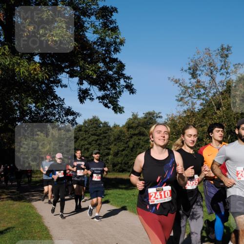 28.09.2025 - 33. Volkslauf durch das schöne Alstertal Fabian Wolf http://msf.ph/oto/8979394 28.09.2025 10:26:36 Laufen 091, 2123, 2317, 2410, 055, 20 meine-sportfotos.de